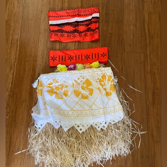 Moana woman’s small Halloween costume